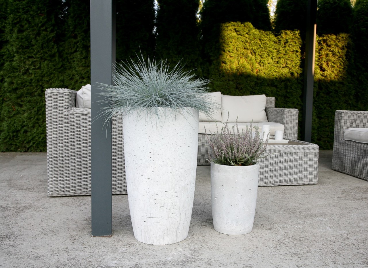 květináče z betonu