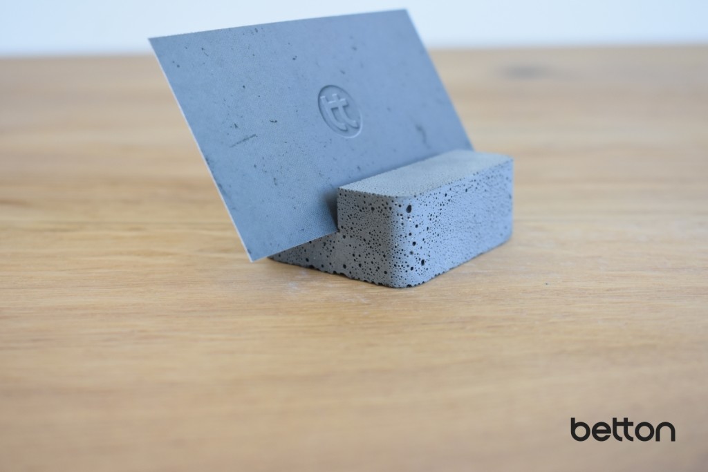 Stojánek na vizitky